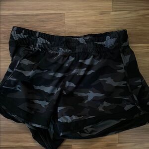 Athleta women’s mesh racer run short